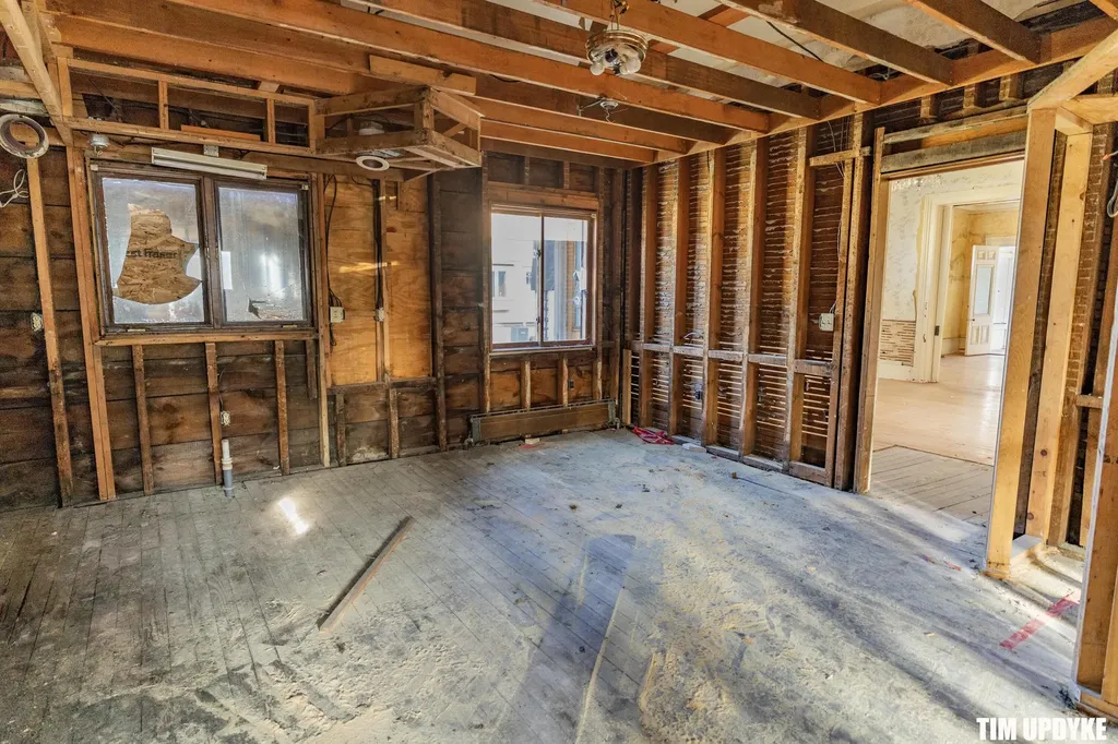 382 W Muskegon Avenue Muskegon City MI 49440