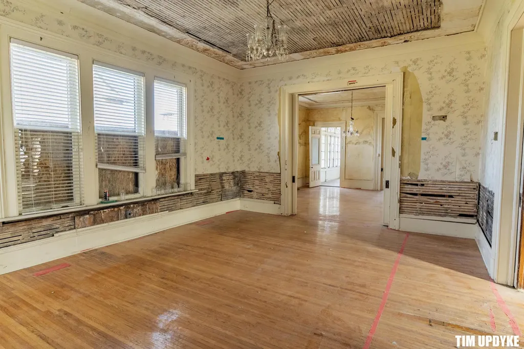 382 W Muskegon Avenue Muskegon City MI 49440