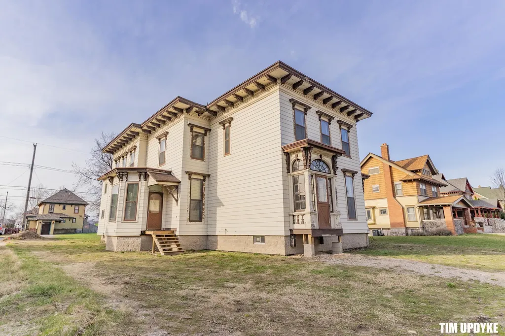 382 W Muskegon Avenue Muskegon City MI 49440