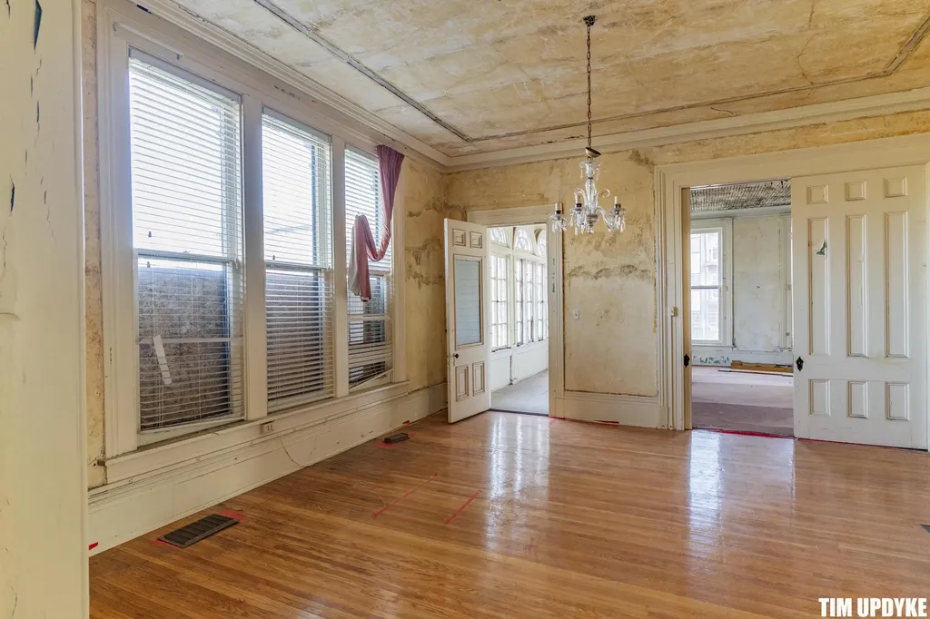 382 W Muskegon Avenue Muskegon City MI 49440