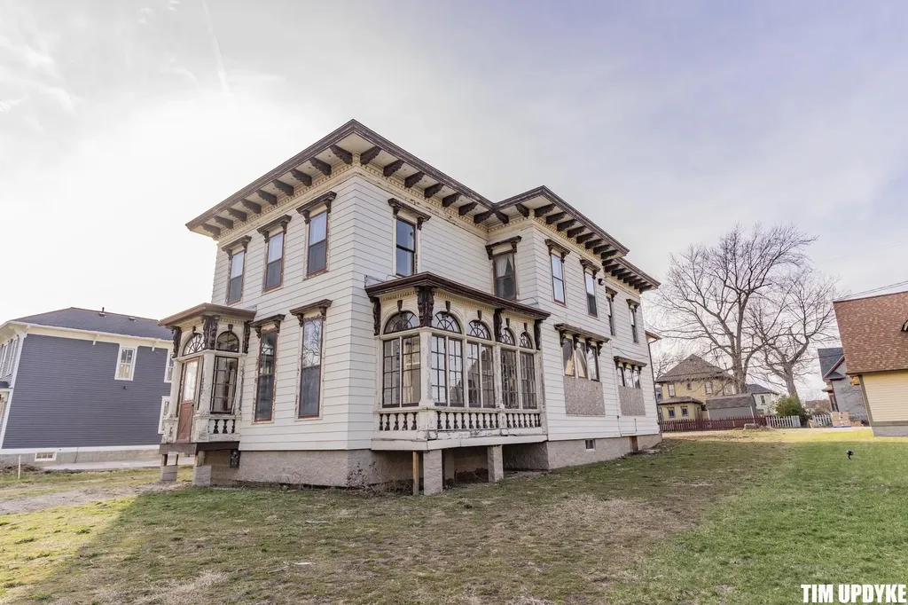 382 W Muskegon Avenue Muskegon City MI 49440