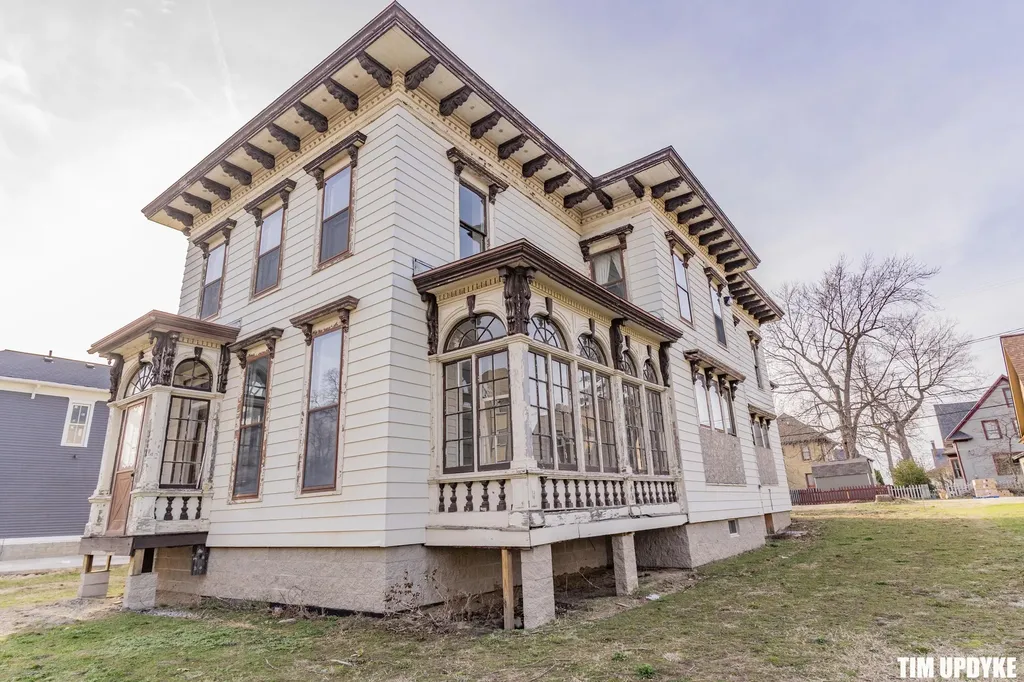 382 W Muskegon Avenue Muskegon City MI 49440