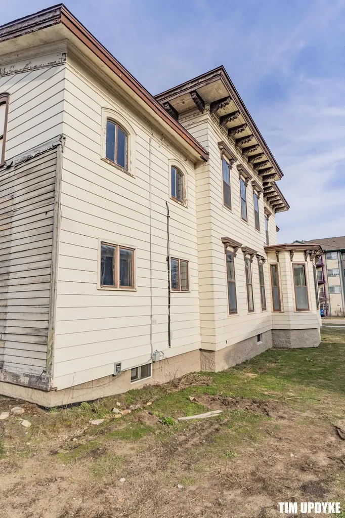 382 W Muskegon Avenue Muskegon City MI 49440