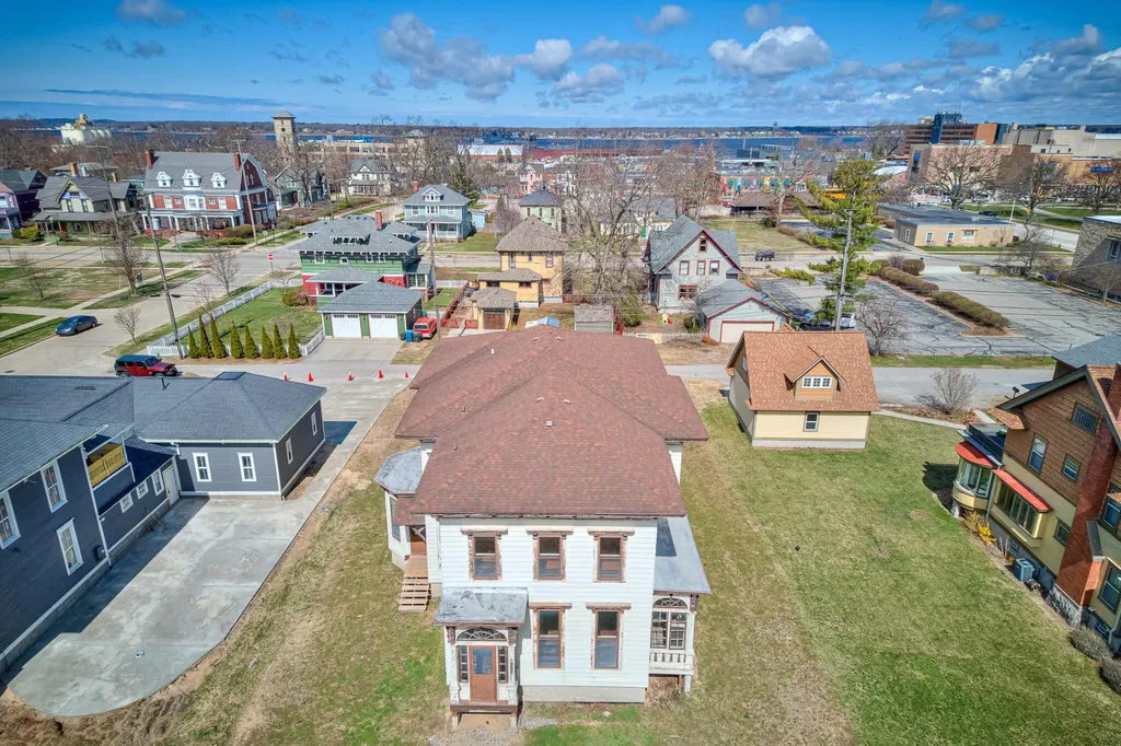 382 W Muskegon Avenue Muskegon City MI 49440