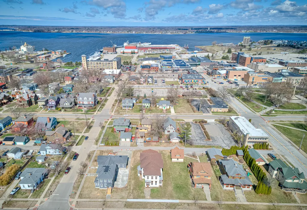 382 W Muskegon Avenue Muskegon City MI 49440
