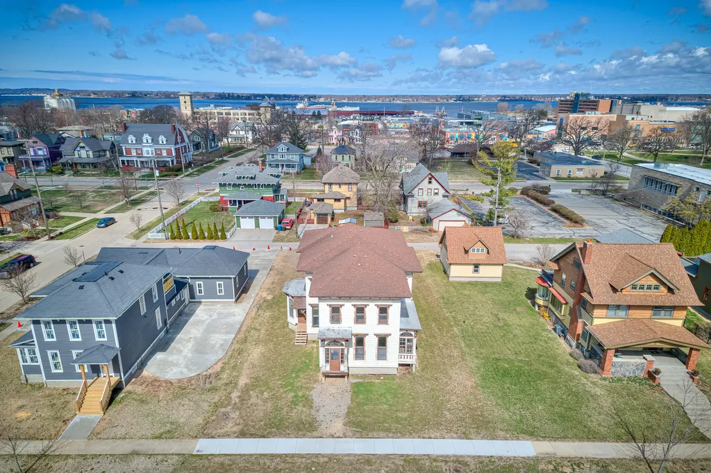 382 W Muskegon Avenue Muskegon City MI 49440