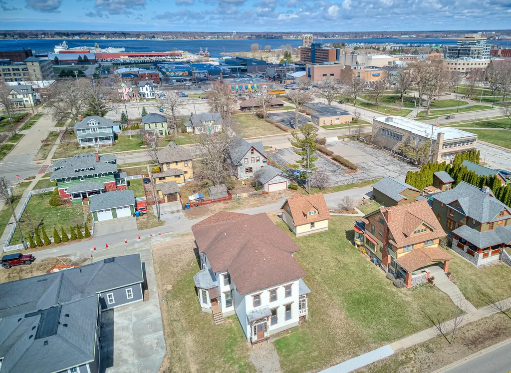 382 W Muskegon Avenue Muskegon City MI 49440