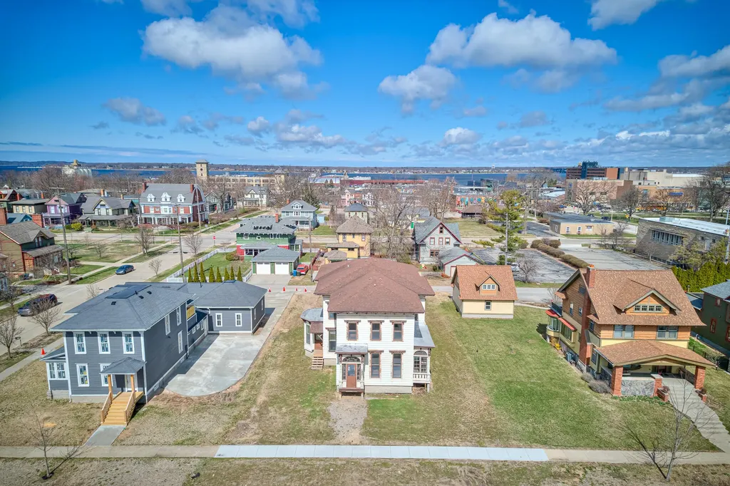 382 W Muskegon Avenue Muskegon City MI 49440