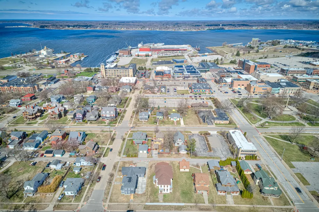 382 W Muskegon Avenue Muskegon City MI 49440