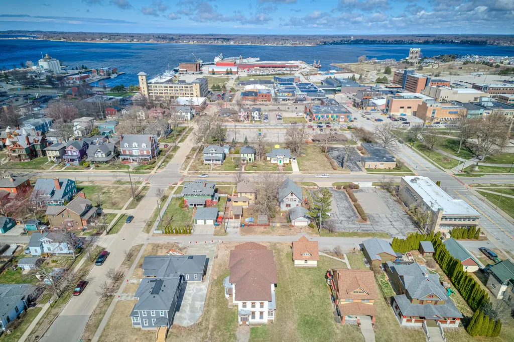 382 W Muskegon Avenue Muskegon City MI 49440