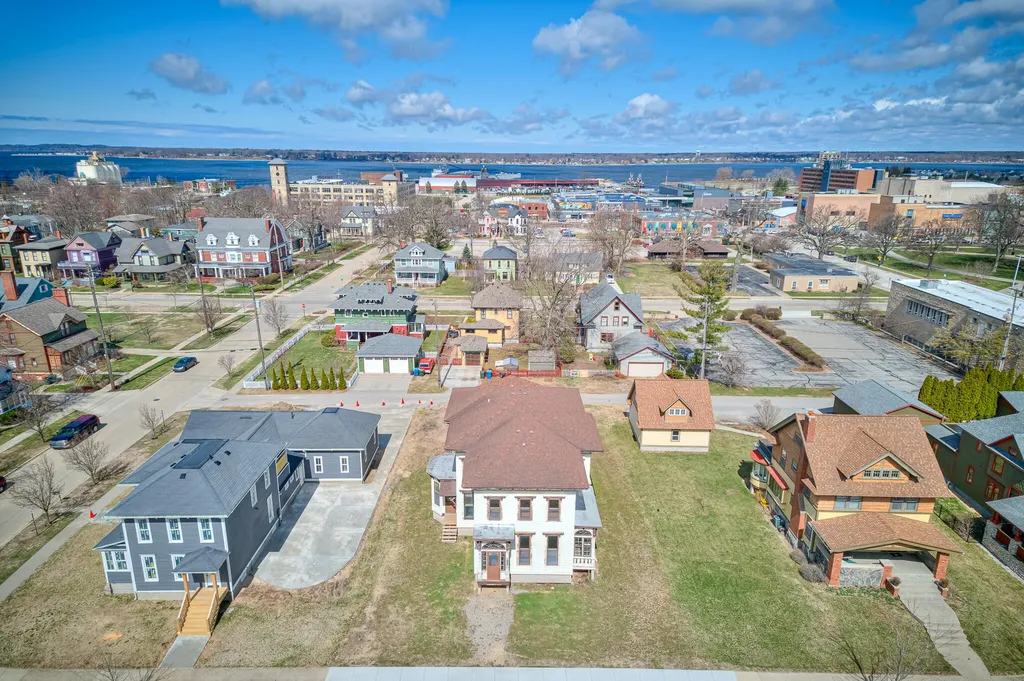 382 W Muskegon Avenue Muskegon City MI 49440