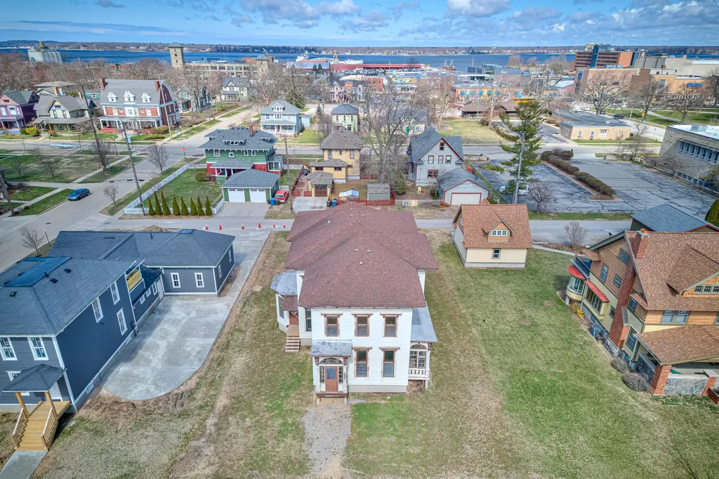 382 W Muskegon Avenue Muskegon City MI 49440
