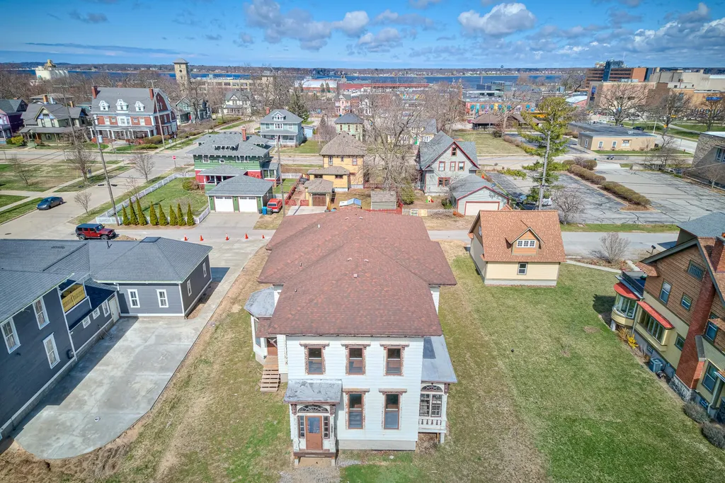 382 W Muskegon Avenue Muskegon City MI 49440