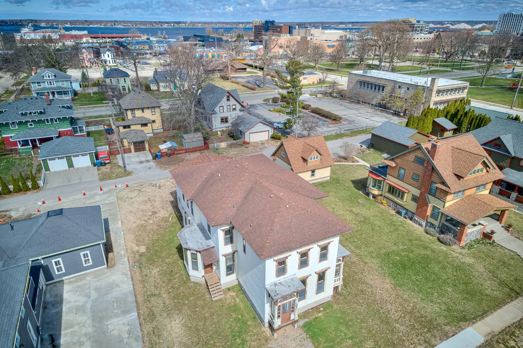 382 W Muskegon Avenue Muskegon City MI 49440
