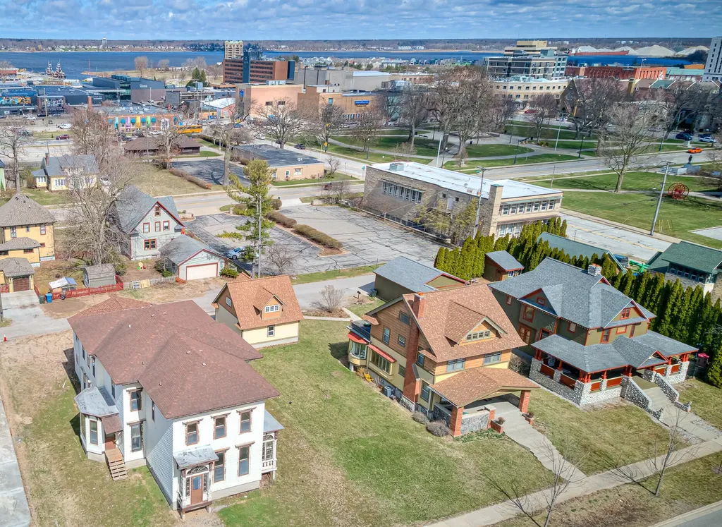 382 W Muskegon Avenue Muskegon City MI 49440