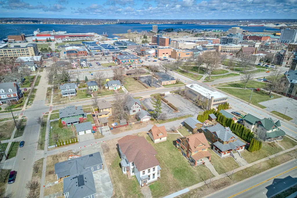 382 W Muskegon Avenue Muskegon City MI 49440