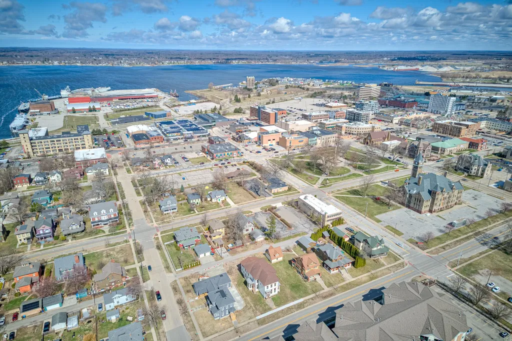 382 W Muskegon Avenue Muskegon City MI 49440