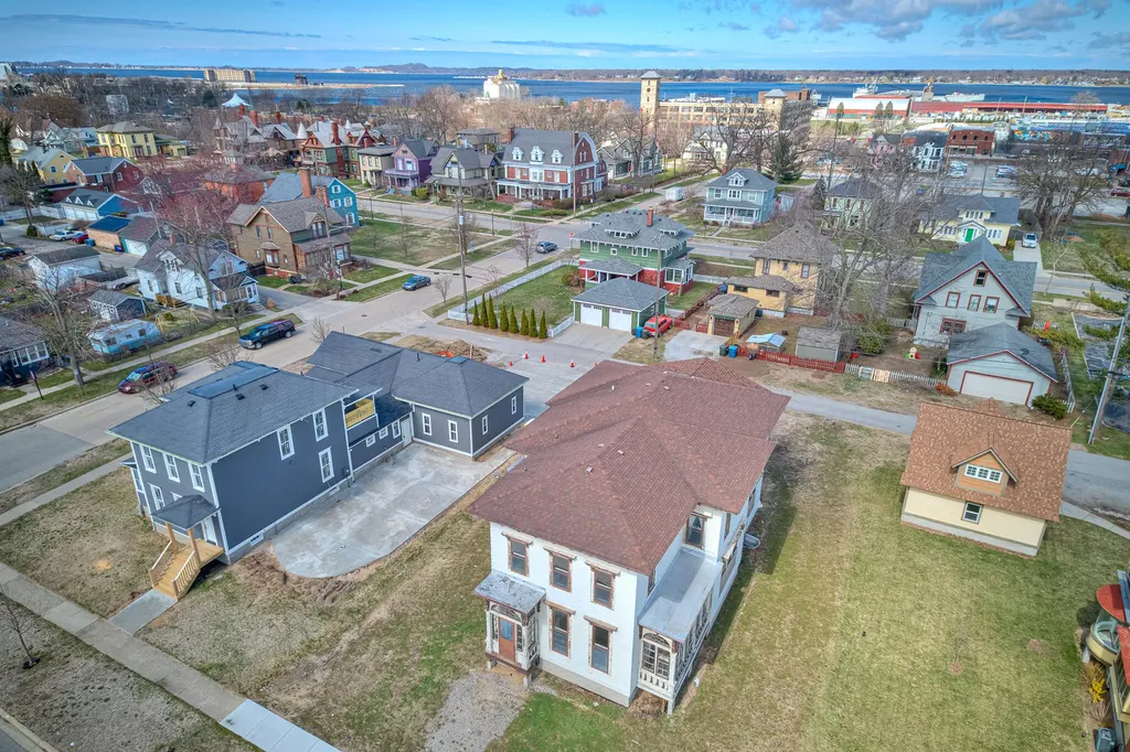 382 W Muskegon Avenue Muskegon City MI 49440