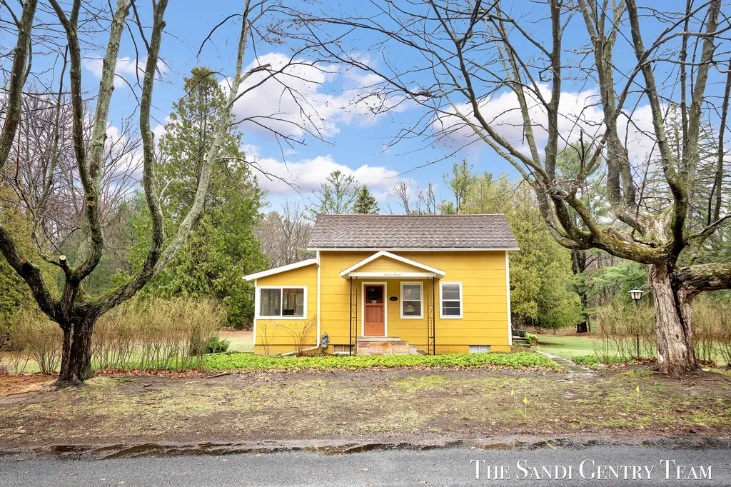 1111 2nd Street Pentwater Village MI 49449