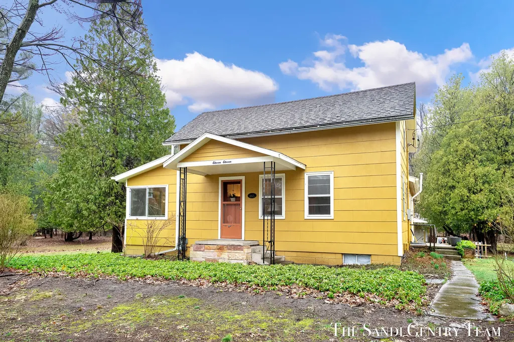 1111 2nd Street Pentwater Village MI 49449