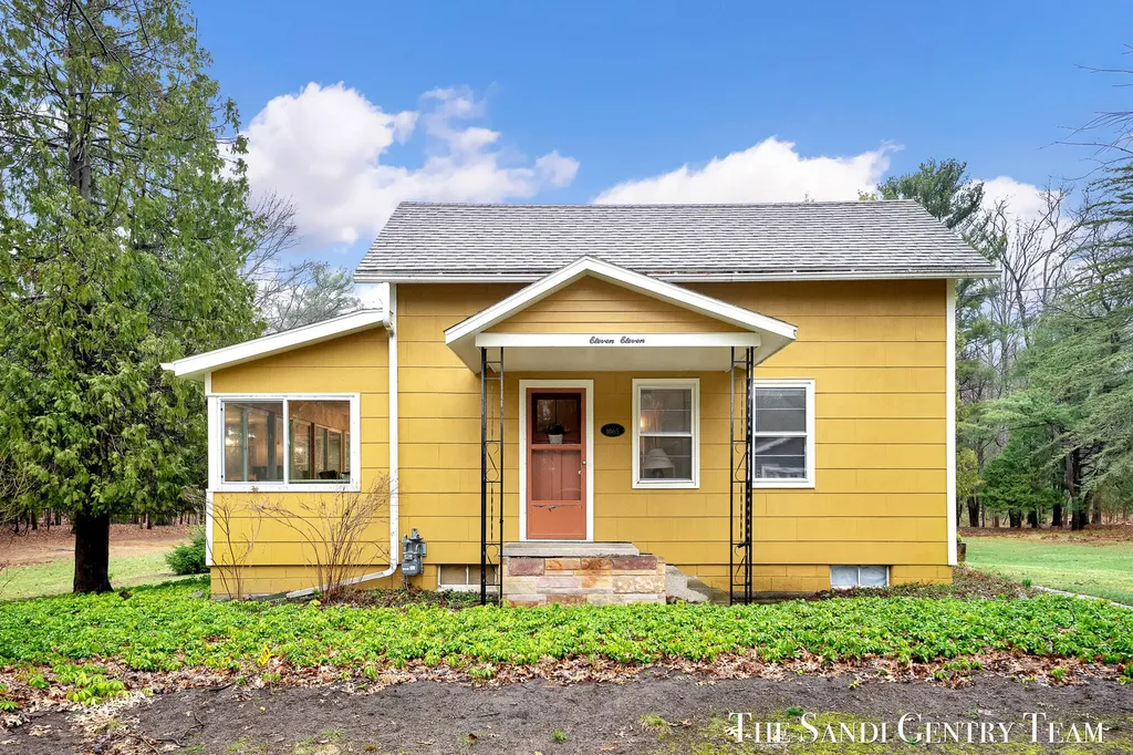 1111 2nd Street Pentwater Village MI 49449