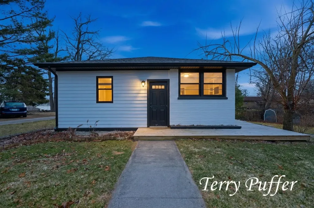 1559 Glenwood Avenue Laketon Township MI 49445