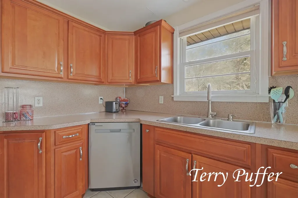 1559 Glenwood Avenue Laketon Township MI 49445