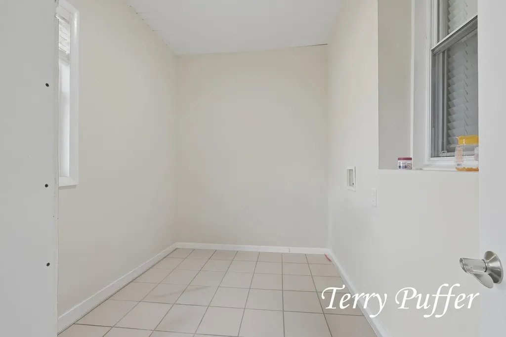 1559 Glenwood Avenue Laketon Township MI 49445