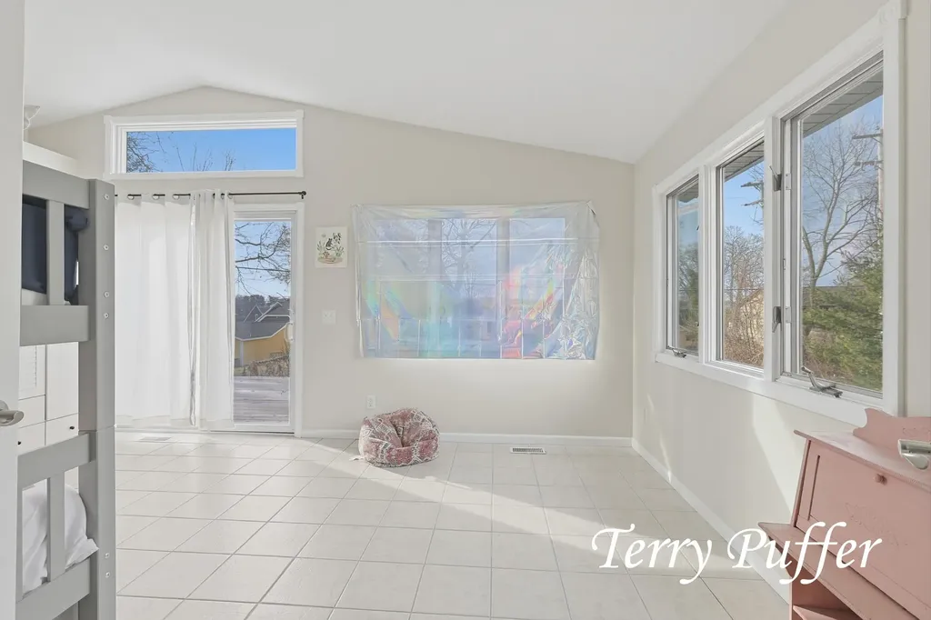 1559 Glenwood Avenue Laketon Township MI 49445