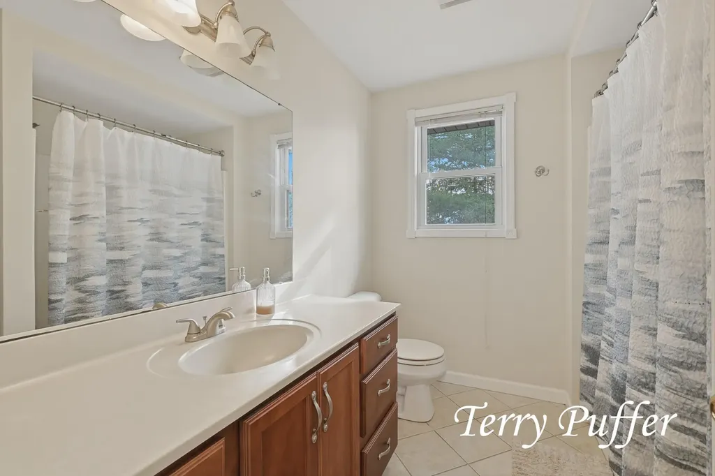 1559 Glenwood Avenue Laketon Township MI 49445