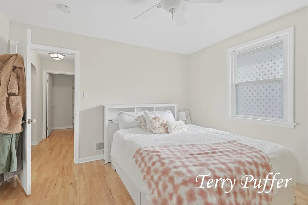 1559 Glenwood Avenue Laketon Township MI 49445