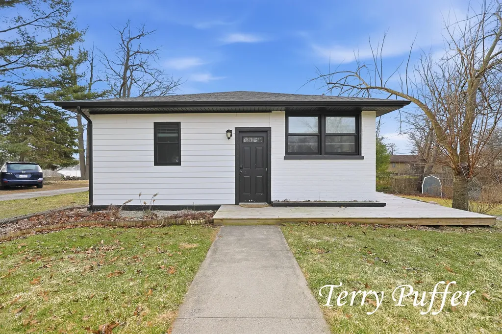 1559 Glenwood Avenue Laketon Township MI 49445