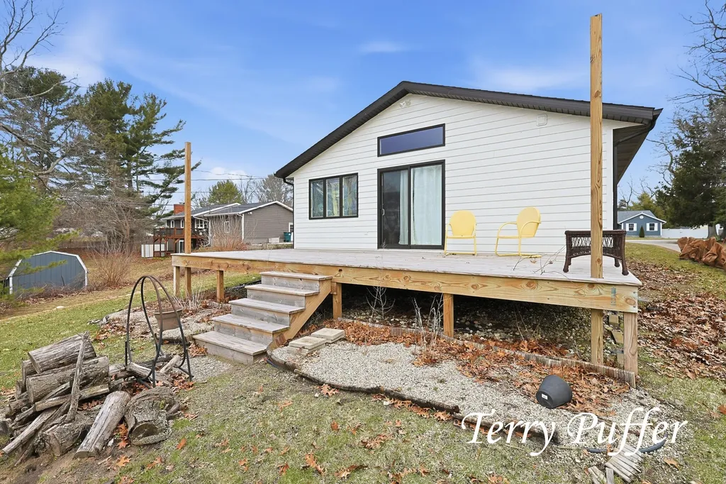 1559 Glenwood Avenue Laketon Township MI 49445