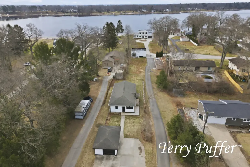 1559 Glenwood Avenue Laketon Township MI 49445