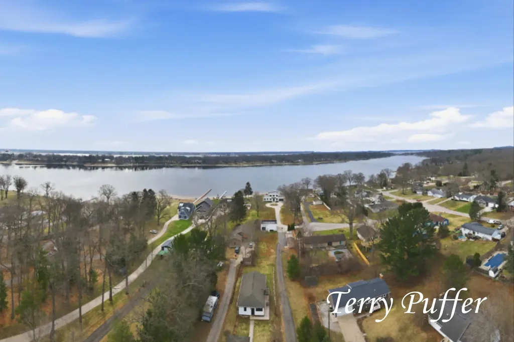1559 Glenwood Avenue Laketon Township MI 49445