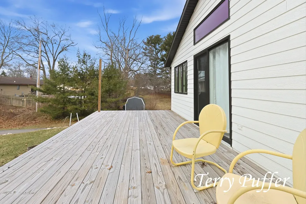 1559 Glenwood Avenue Laketon Township MI 49445