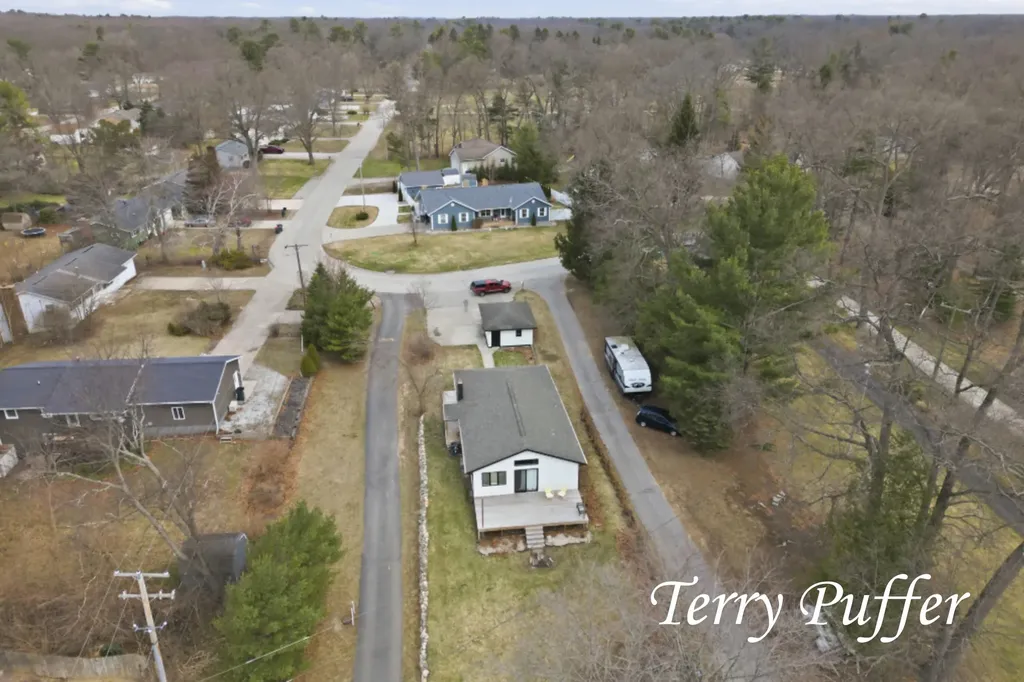 1559 Glenwood Avenue Laketon Township MI 49445