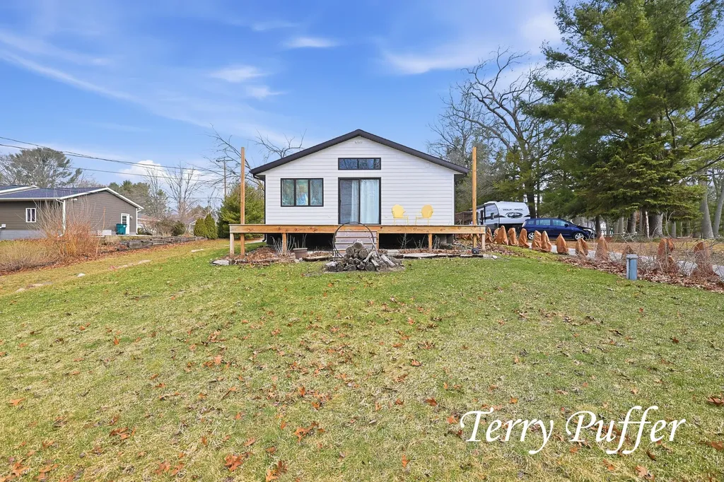 1559 Glenwood Avenue Laketon Township MI 49445