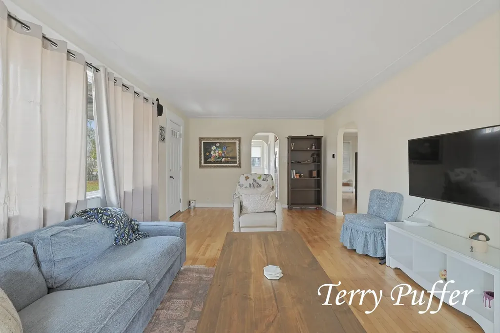 1559 Glenwood Avenue Laketon Township MI 49445