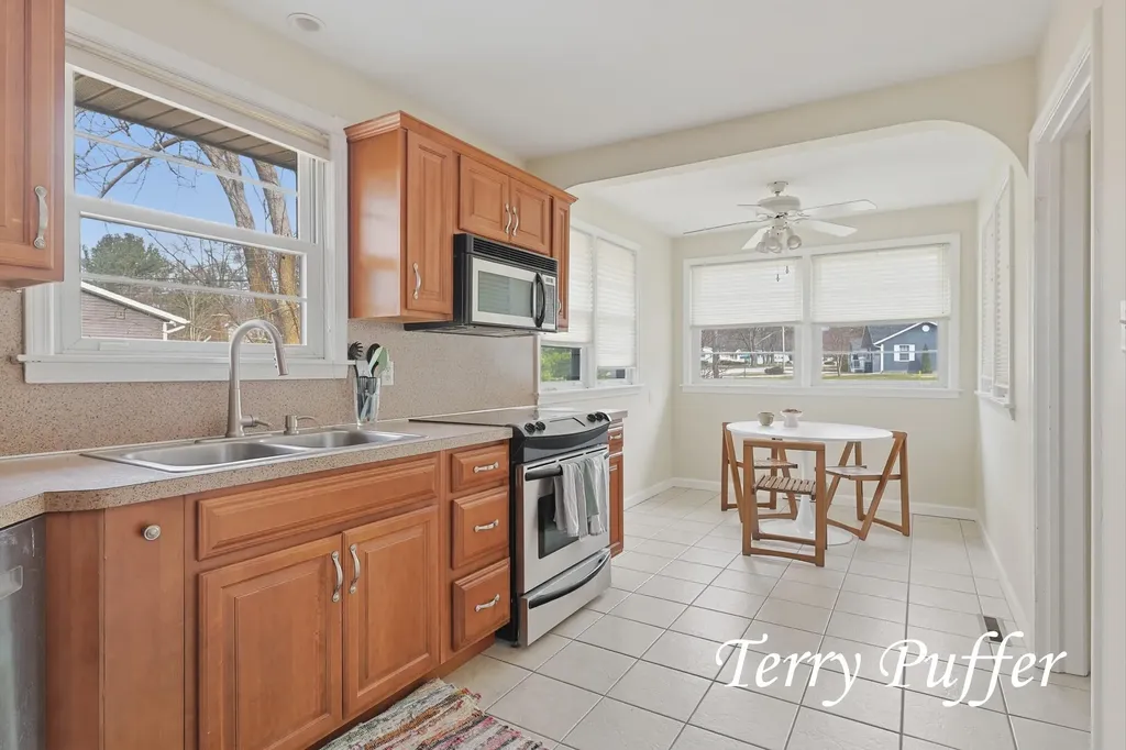 1559 Glenwood Avenue Laketon Township MI 49445