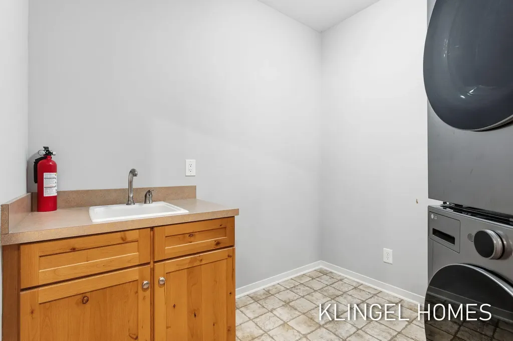 16480 Springvale Court Ferrysburg City MI 49456