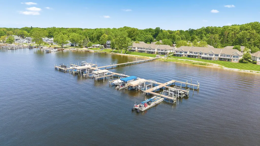 16480 Springvale Court Ferrysburg City MI 49456