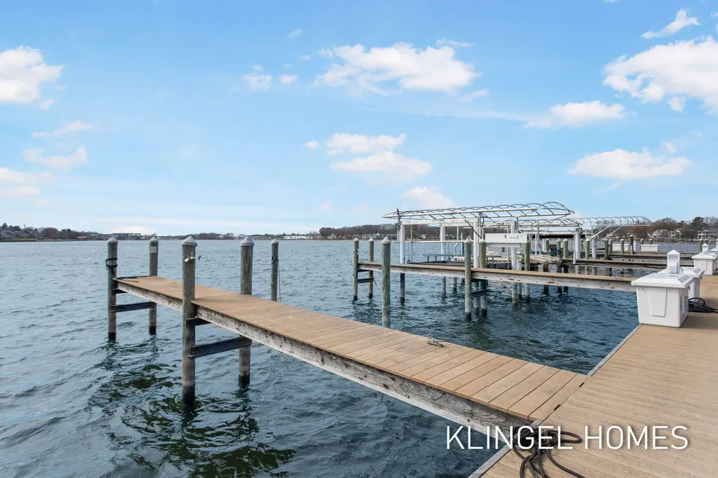 16480 Springvale Court Ferrysburg City MI 49456
