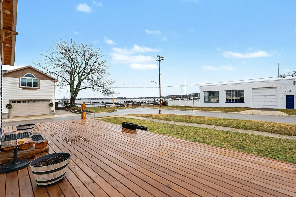 1835 Edgewater Street Muskegon City MI 49441