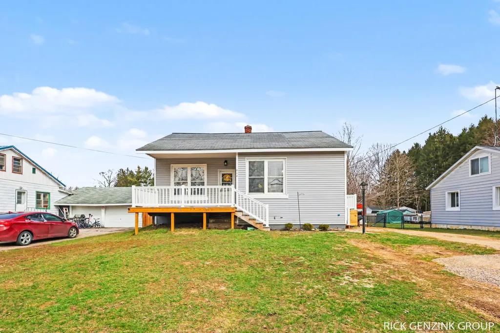 614 W High Street Bangor City MI 49013