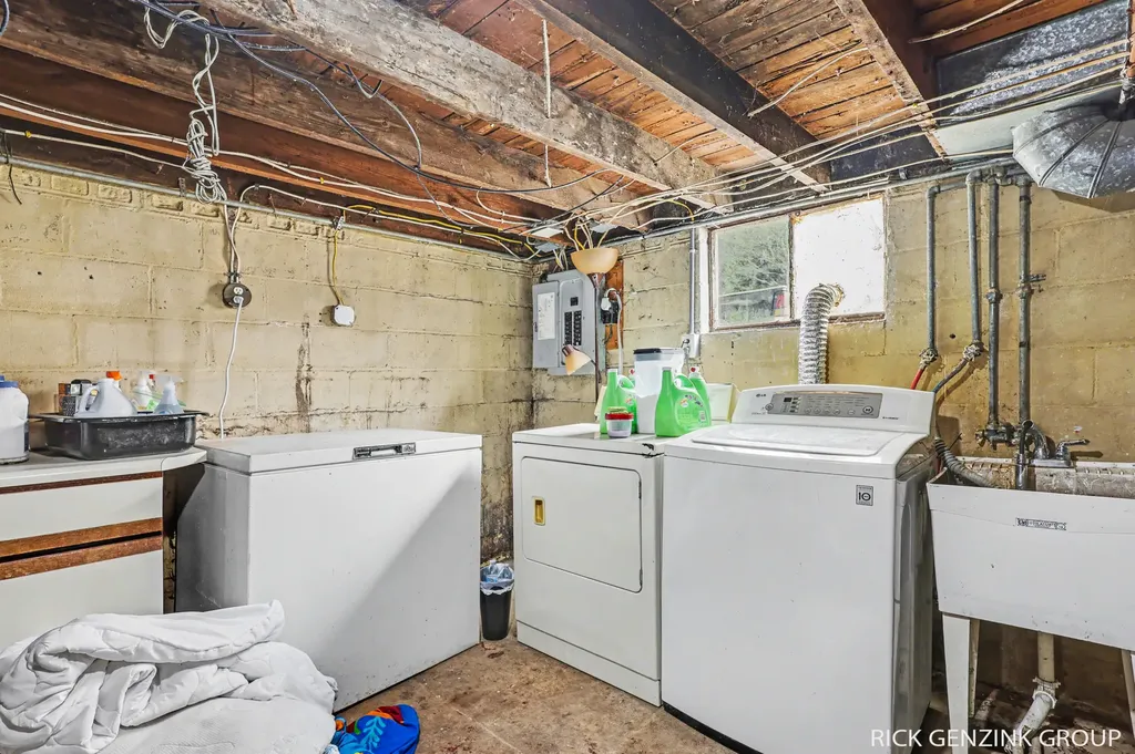 614 W High Street Bangor City MI 49013
