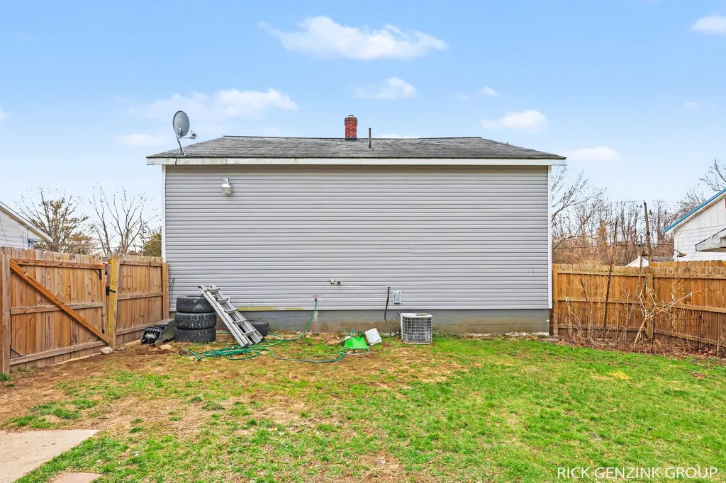 614 W High Street Bangor City MI 49013