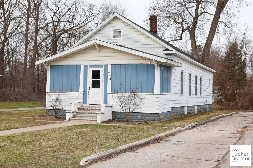 293 N 3rd Avenue Fruitport Village MI 49415