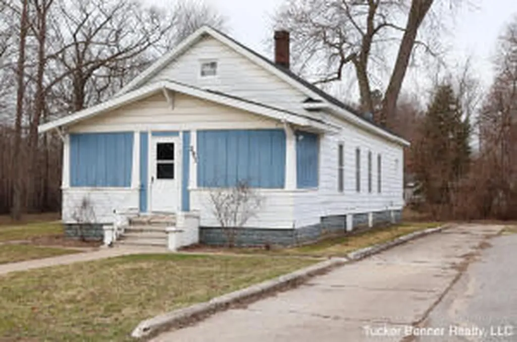 293 N 3rd Avenue Fruitport Village MI 49415