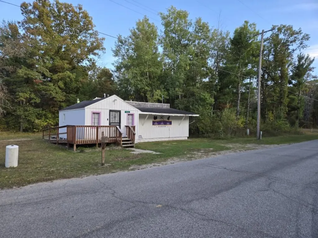 6176 S Broadway Street Yates Township MI 49642